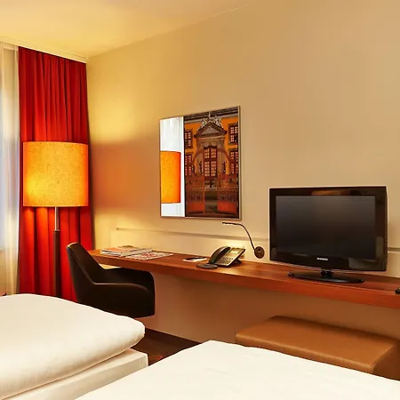 H+ Otel